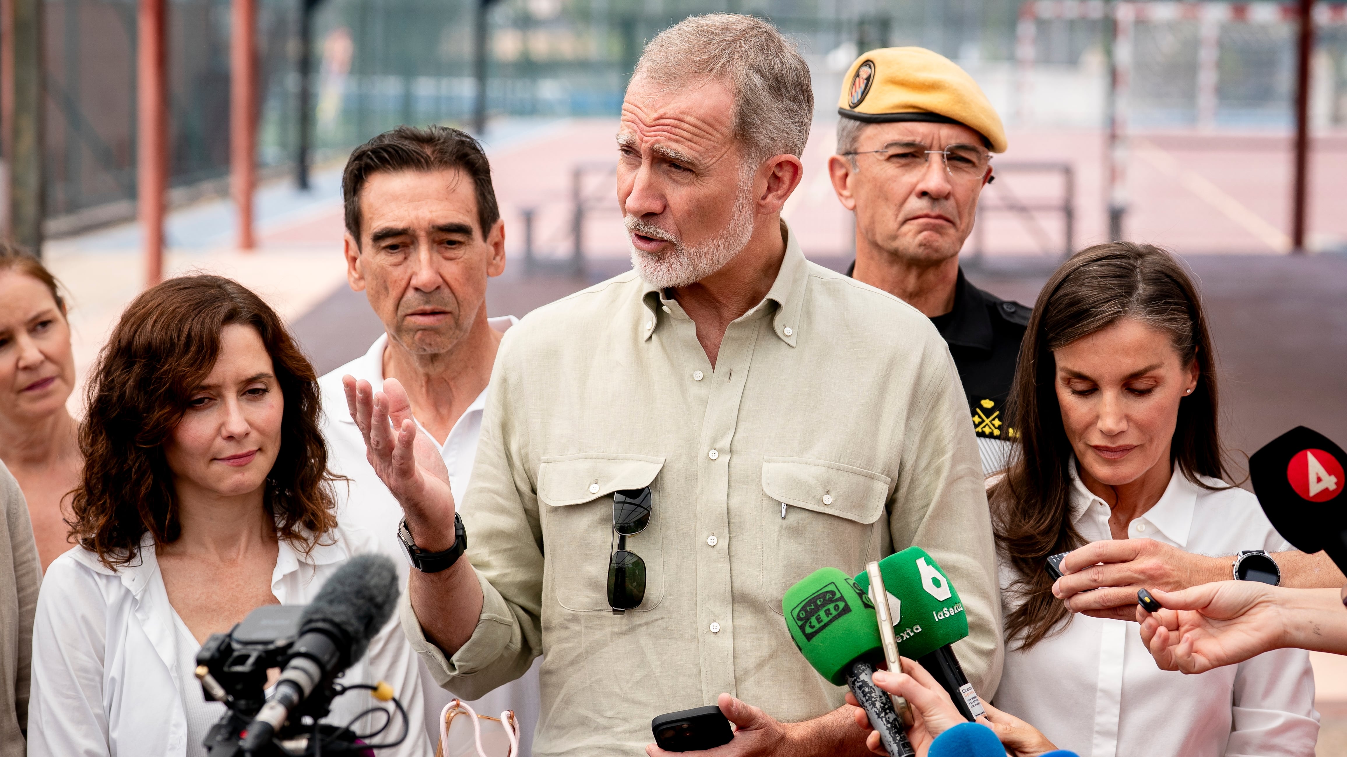 El Rey ensalza la unidad ante los incendios y Ayuso admite buena coordinación