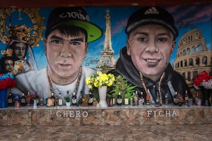 En el municipio de San Ramón, en el sur de Santiago de Chile, se les rinde tributo a el Chero y el Ficha. El memorial está en la cancha El rayo, en la misma comuna.