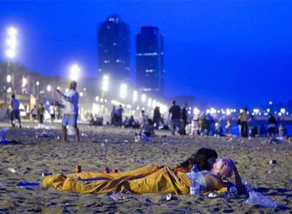 Las playas de la Barceloneta tras la noche de Sant Joan.