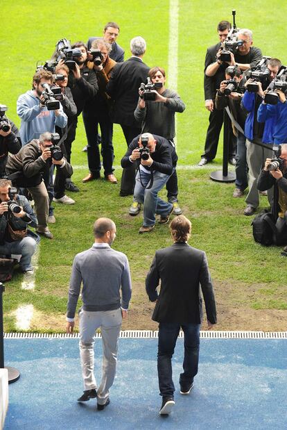 Guardiola y Pochettino, ayer en el estadio del Espanyol.