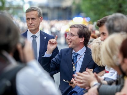 El alcalde de Madrid, José Luis Martínez-Almeida, durante la procesión de Jesús de Medinaceli, el pasado 15 de abril.