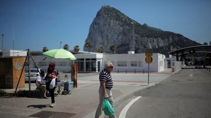 Frontera con Gibraltar at its border with Spain, in La Linea de la Concepcion, May 19, 2016. REUTERS/Jon Nazca