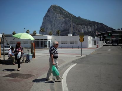 Frontera con Gibraltar at its border with Spain, in La Linea de la Concepcion, May 19, 2016. REUTERS/Jon Nazca