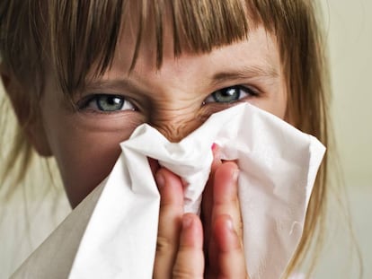 Los niños menores de 12 años no necesitan remedios para la tos y el resfriado común