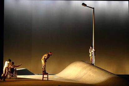 Escena del montaje de <i>Wozzeck,</i> del Teatro Nacional São João, de Oporto.