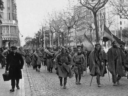 Las tropas franquistas entrando en Barcelona el 26 de enero de 1939.