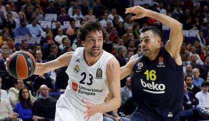 Llull escapa del marcaje de Sloukas