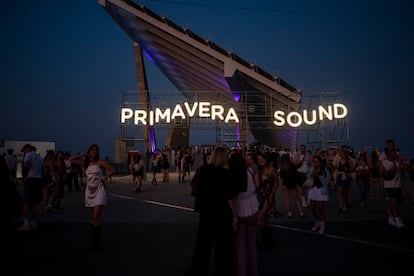 Decenas de personas durante el Primavera Sound, en el Parc del Fòrum, en Barcelona, Catalunya (España). El 5 de junio de 2025.