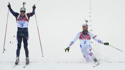 El noruego Emil Hegle Svendsen supera al francés Martin Fourcade.