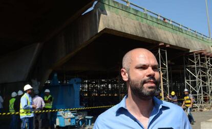 Bruno Covas faz vistoria em obra na Marginal Pinheiros, em novembro de 2018. 