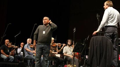 Javier Camarena, durante el ensayo general de &quot;Pasi&oacute;n por la &oacute;pera&quot;.