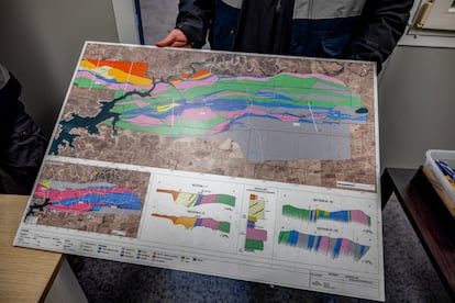 Geological plane with the sections of the three deposits that brings together the mining project, intermingled with the principle of the Andévalo reservoir (in dark green). 