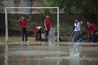 Unicef necesita 29 millones de dólares para apoyar las necesidades básicas en materia de nutrición, salud, educación, agua, saneamiento e higiene y protección de las familias que cruzan a Colombia. 