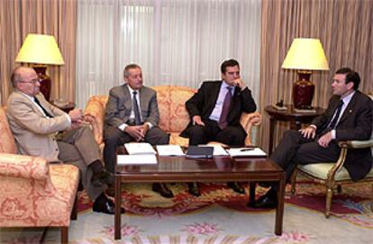 Ibarretxe, junto a los rectores de Jose Maria Abrego (Deusto), Inaxio Oliveri (Mondragón), y Manuel Montero, (UPV).