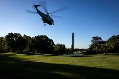 Joe Biden deja la Casa Blanca en el Marine One, el 17 de octubre.