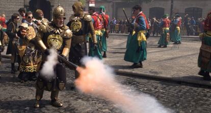 Los `festers´ libraron ayer la batalla de arcabucería, que consumió 2.500 kilos de pólvora.