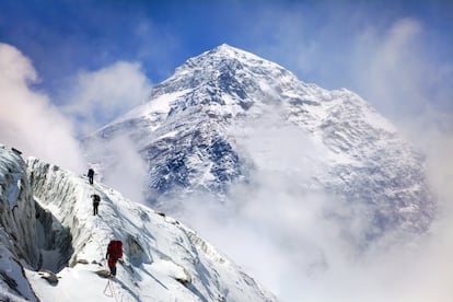 Monte Everest, la cima del mundo, a 8.848 metros de altura, entre Nepal y el Tíbet, región autónoma de China.