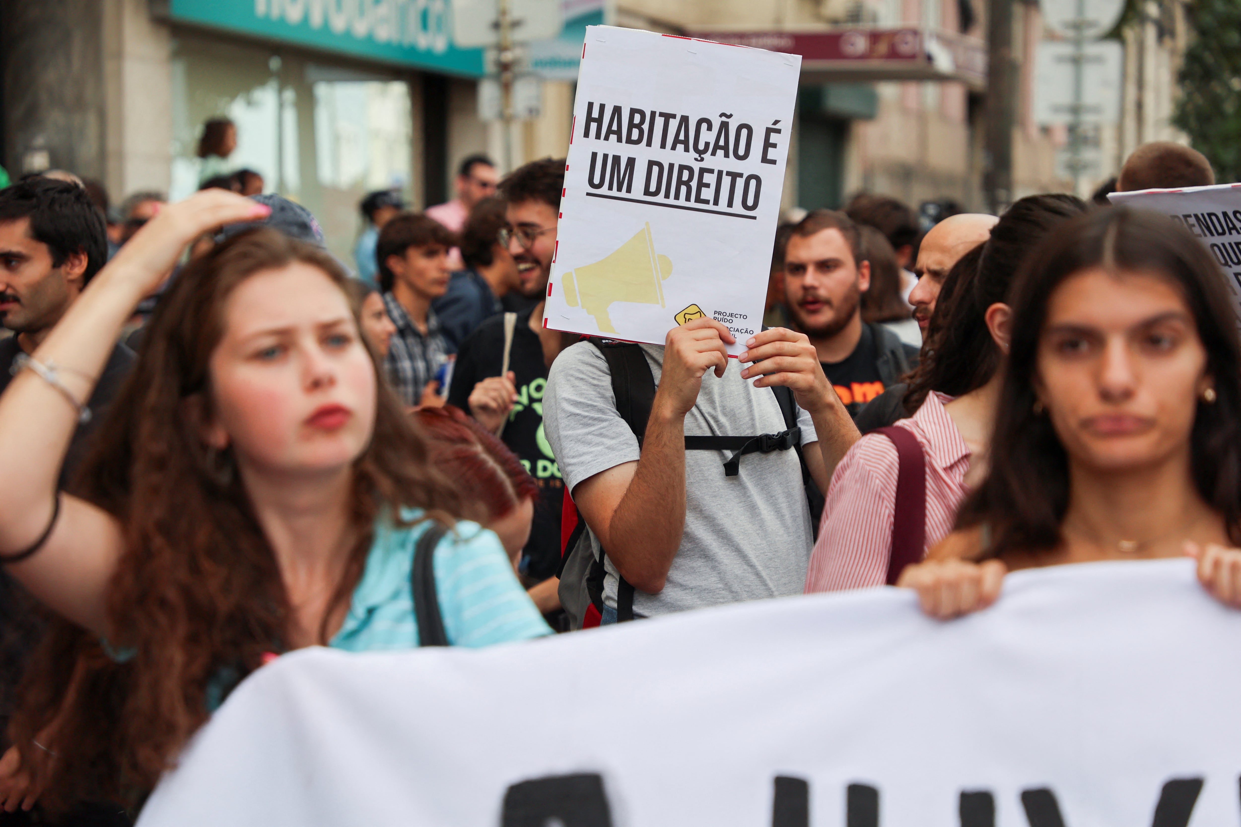 El Gobierno de Portugal refuerza las rebajas fiscales para menores de 35 años para combatir su emigración masiva