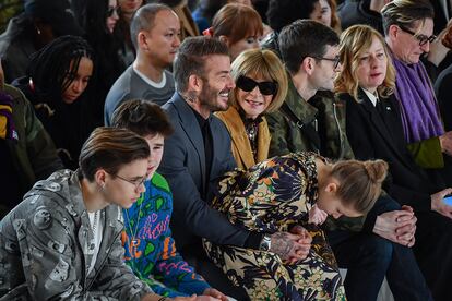 David Beckham, bromeando con Anna Wintour durante el desfile.