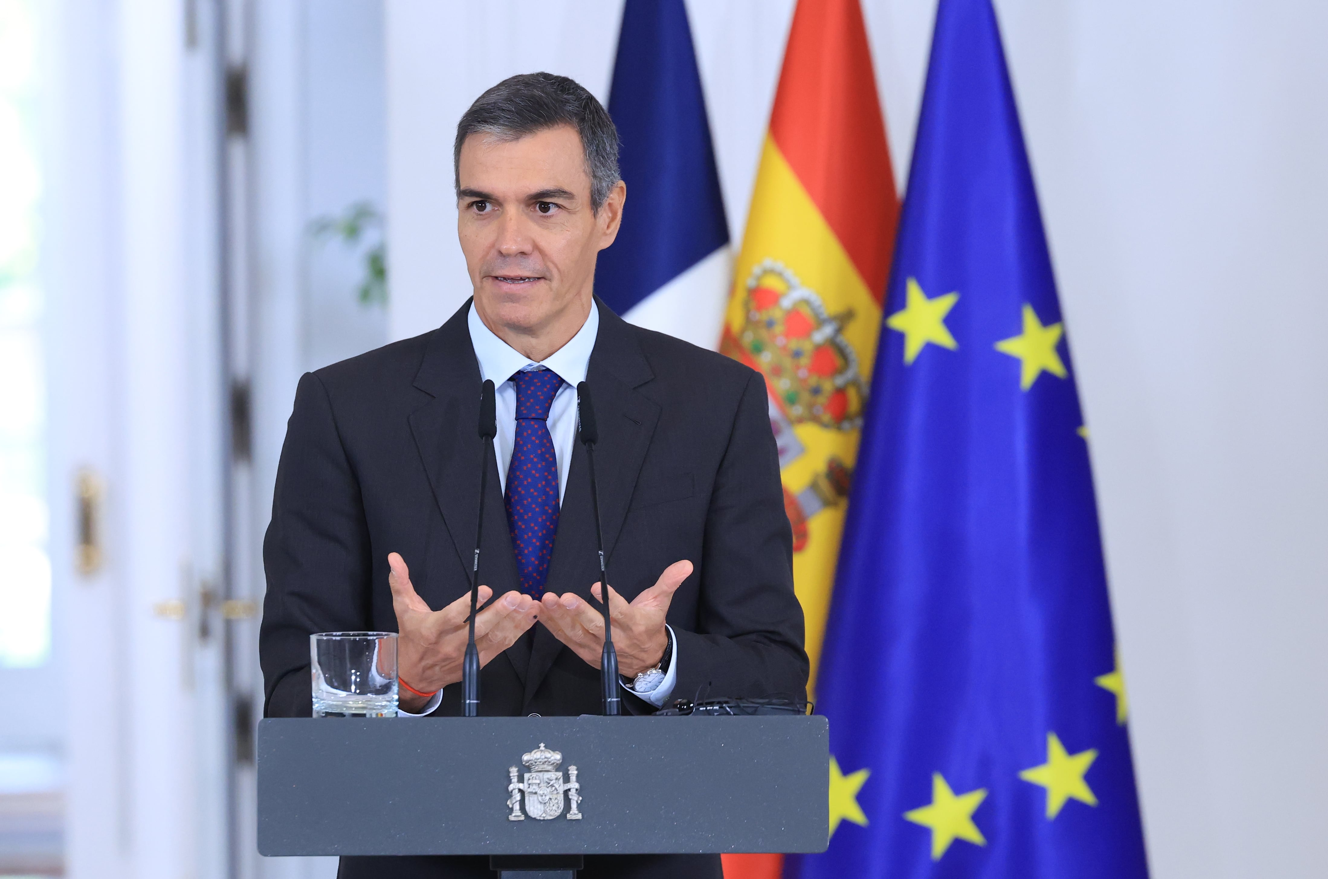 Reacciones a los decretos de vivienda y las acampadas en directo | Sánchez anuncia su decisión sobre el adelanto electoral con una declaración institucional a las 9.00 en La Moncloa