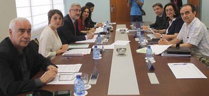 Siete consejeros asistieron a la primera reunión de la comisión delegada de asuntos económicos.