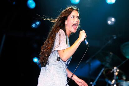 Alanis Morissette dio conciertos por todo el mundo y vendió 33 millones de copias de su primer disco.