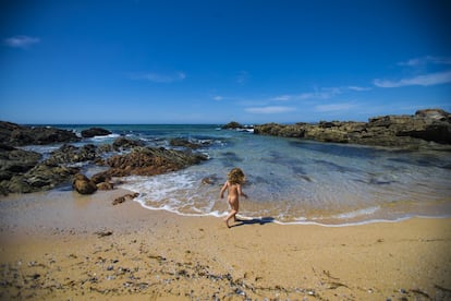 Playa nudista de Balieiros, en Riveira (A Coruña).