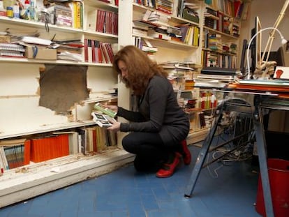 Lugar de la librer&iacute;a afectado por el butr&oacute;n.