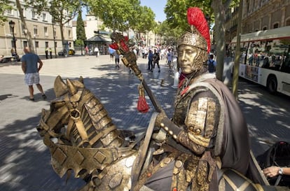 Un artista en la Rambla de Barcelona en octubre de 2019.