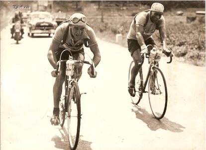 Molinés, a la izquierda, y Zaaf, durante su escapada en el Tour de 1950.