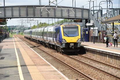 Tren de CAF en circulación en Reino Unido.