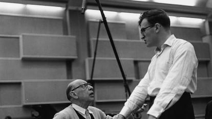 Igor Stravinski y Robert Craft, en el estudio de la BBC en Londres, en 1958.