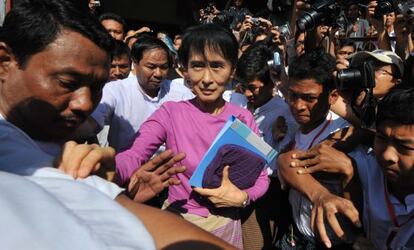 La líder birmana en un mitin de la LND.