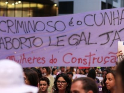 Protesto contra projeto de lei que dificulta aborto para vitimas de estupro