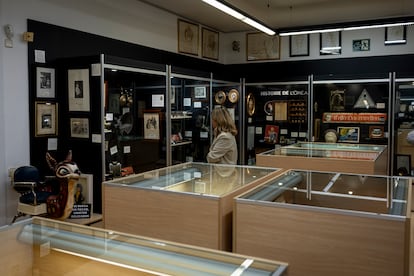 Vista de la sala principal del Museo de la peluquería Raffel Pages, que atesora más de 14.000 objetos.