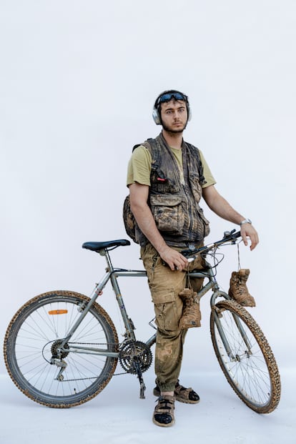 Alberto Sanz, 23 años (Valencia), fotógrafo. Fue voluntario 10 días en Alfafar y Benetúser

“Iba a ayudar a un amigo”