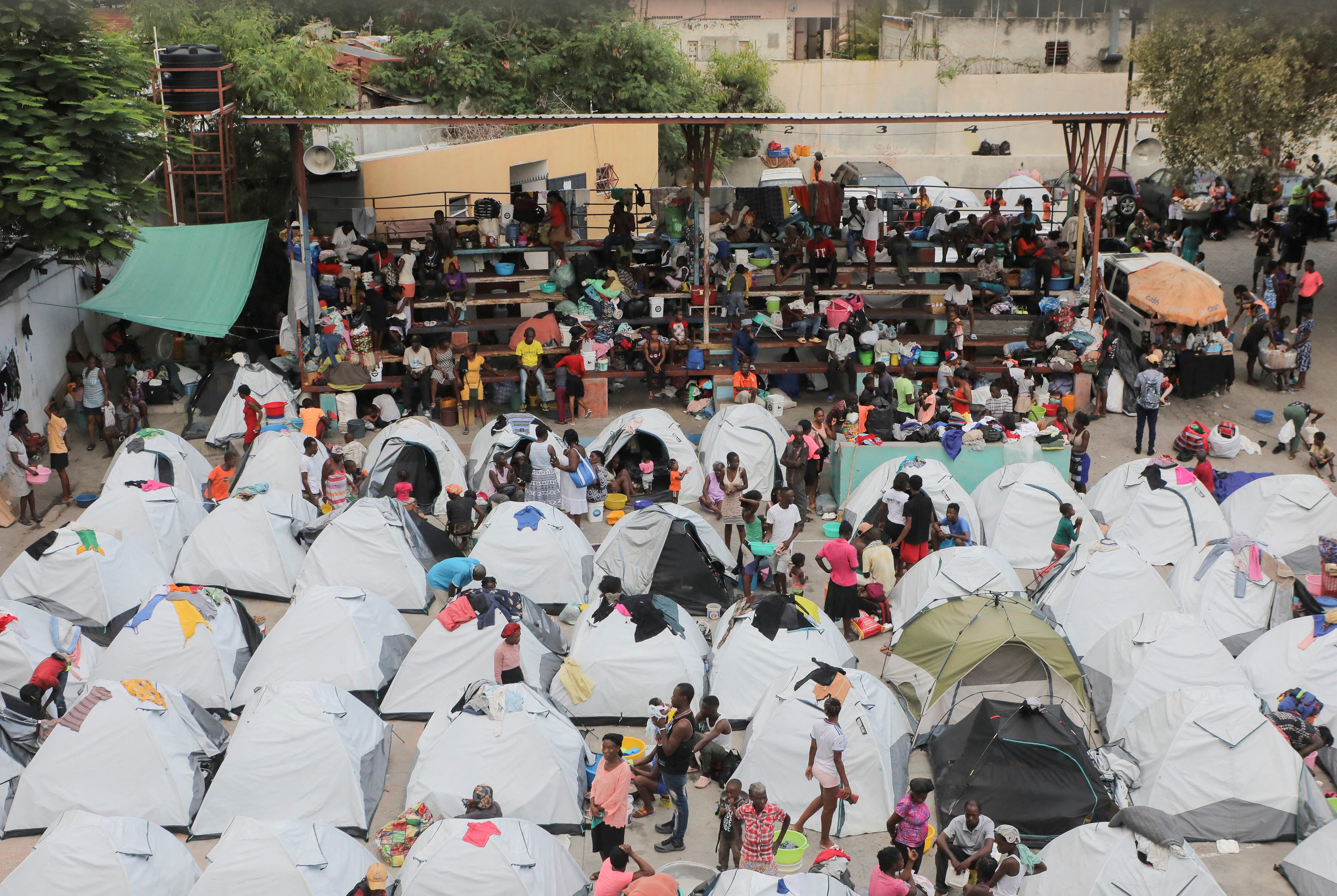 Pabellón deportivo de Puerto Príncipe donde se refugian personas que huyen de la violencia de las bandas, el 1 de septiembre