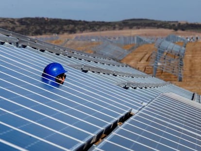Iberdrola suministrará energía a Danone España desde la macroplanta fotovoltaica de Cáceres