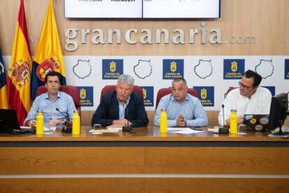 Presentación de la cuarta edición del Nomad City. De izquierda a derecha, Pablo llinares, gerente del patronato de turismo de gc, Pedro Quevedo, concejal de turismo de LPGC, Cosme Garcia, director de la sepgc, Ignacio Rodríguez, fundador nomad city