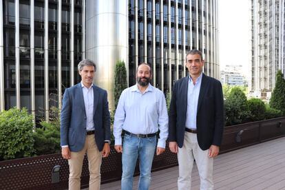 De izquierda a derecha: Fernando Jiménez, responsable de Auren startups 360; Adrián Martínez, CEO de tQuity y pedro Trucharte, coordinador general de tQuity.