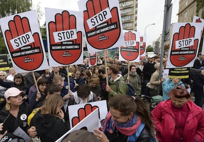 Manifestación contra el endurecimiento de la ley del aborto en Polonia, el lunes pasado en Varsovia.