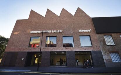 Inauguración de la galería del artista británico Damien Hirst