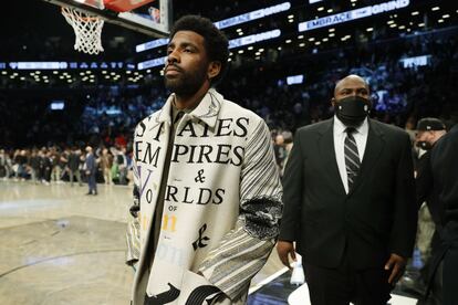 Kyrie Irving vestido de calle en el partido que su equipo disputó en el Barclays Center (Brooklyn) el pasado 13 de marzo.