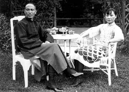 Soong May Ling, junto a su marido, Chiang Kai Shek, en su casa de Nanchang en 1927.