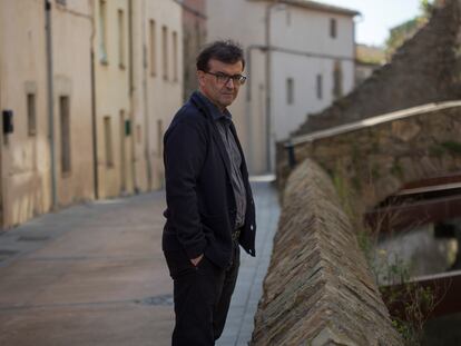 Javier Cercas, retratado el 22 de febrero en Verges (Girona), donde está pasando la pandemia de coronavirus.