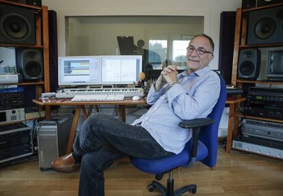 El compositor e int&eacute;rprete Pep Llopis, en su estudio en Valencia.&nbsp;