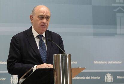 El ministro del Interior en funciones, Jorge Fern&aacute;ndez D&iacute;az, durante su comparecencia tras la reuni&oacute;n de la comisi&oacute;n de seguimiento del pacto contra el terrorismo yihadista.