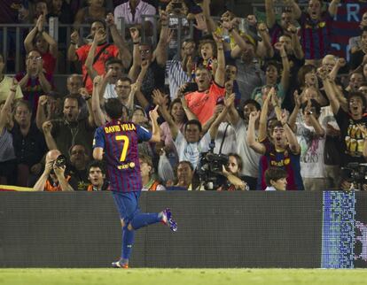 El ariete del Barcelona celebra su gol, el tercero de su equipo.