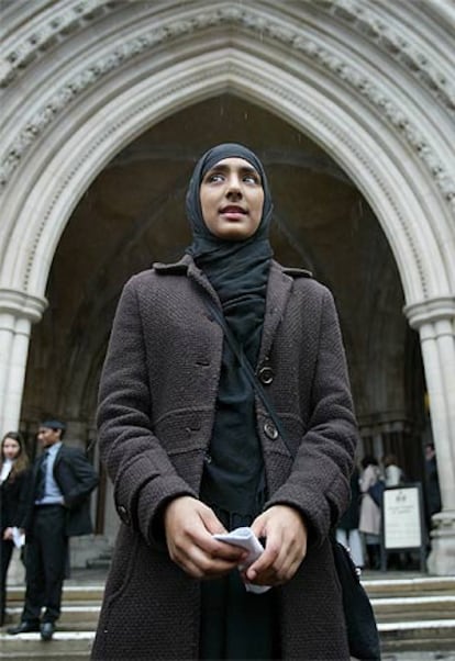 Shabina Begum, a la salida de los tribunales en Londres.