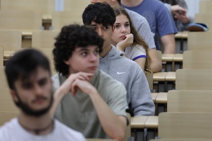 Un examen de Selectividad, este lunes en la Facultad de Ciencias Biológicas de la Universidad Complutense de Madrid.